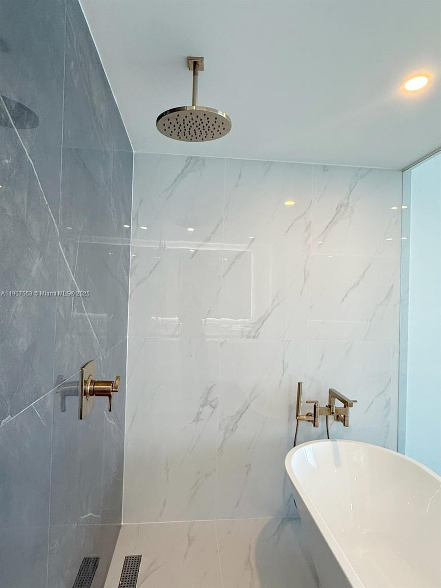 ARIA RESERVE SOUTH TOWER - Residential