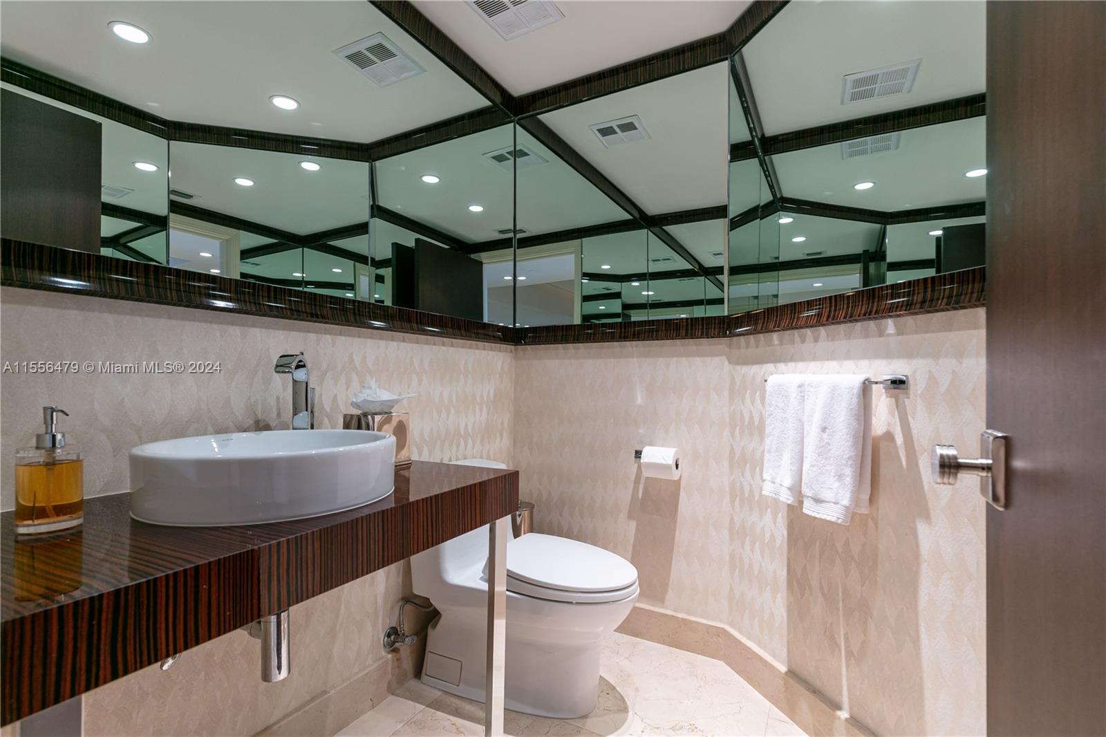 2711 HOLLYWOOD BEACH COND - Residential