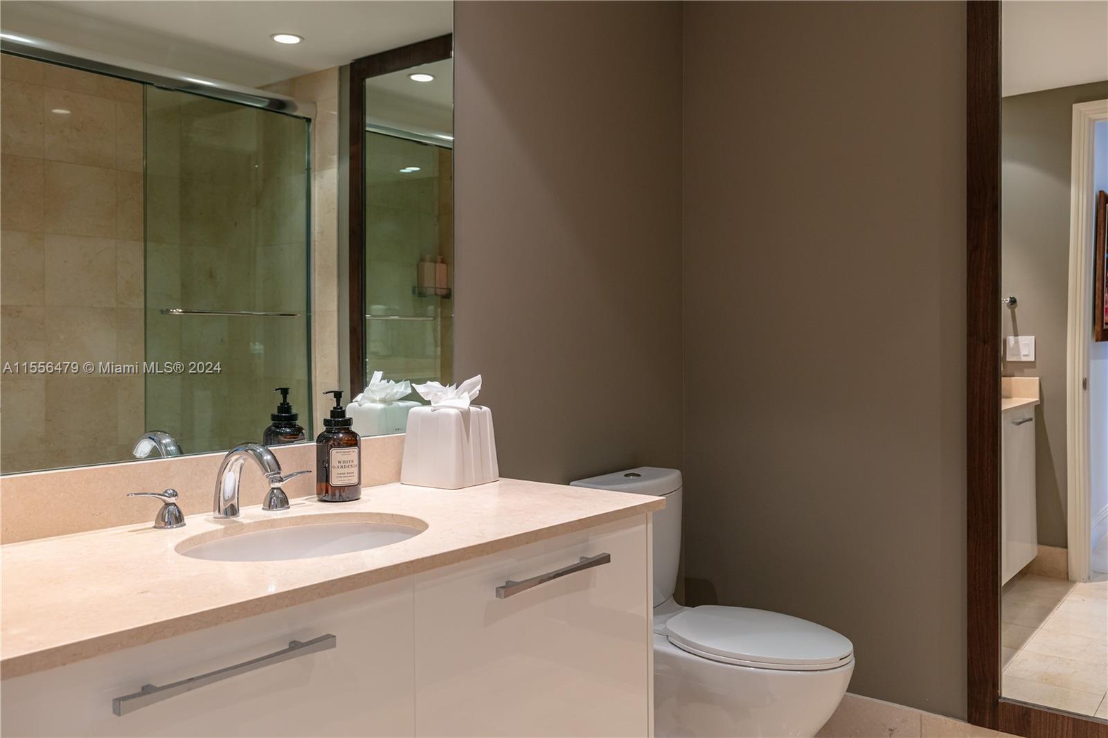 2711 HOLLYWOOD BEACH COND - Residential