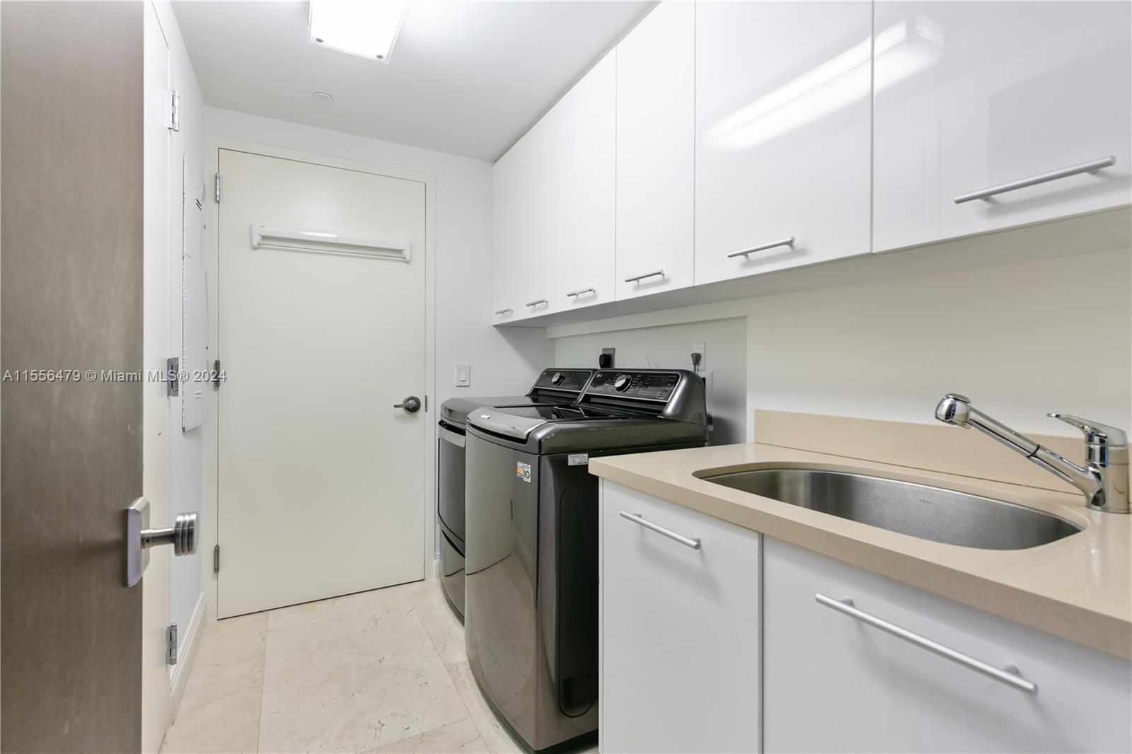 2711 HOLLYWOOD BEACH COND - Residential