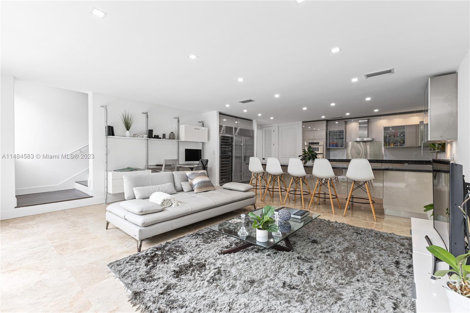 TROPICAL ISLE HOMES SUB 3 - Residential