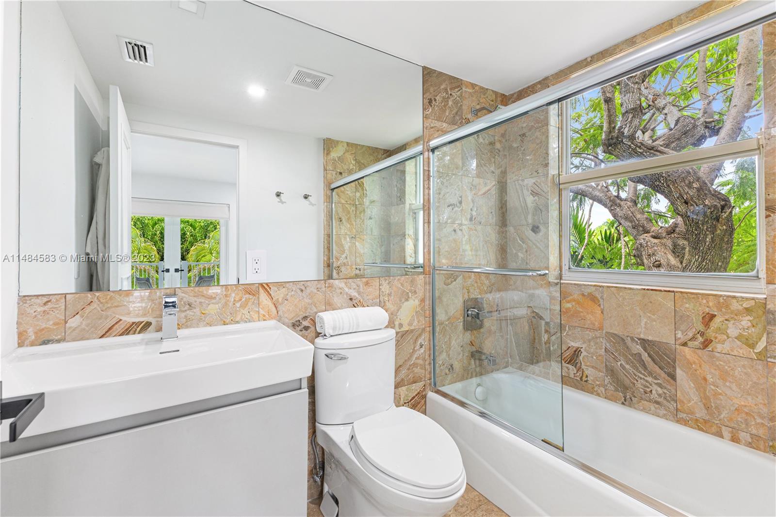 TROPICAL ISLE HOMES SUB 3 - Residential