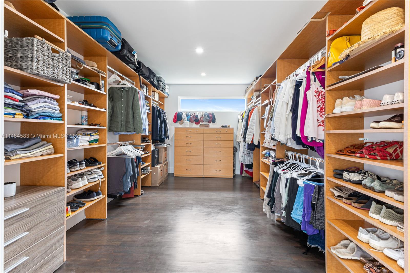 TROPICAL ISLE HOMES SUB 3 - Residential