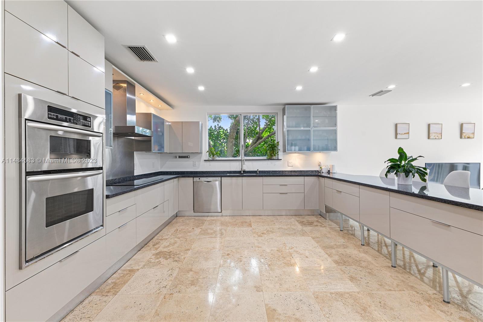 TROPICAL ISLE HOMES SUB 3 - Residential