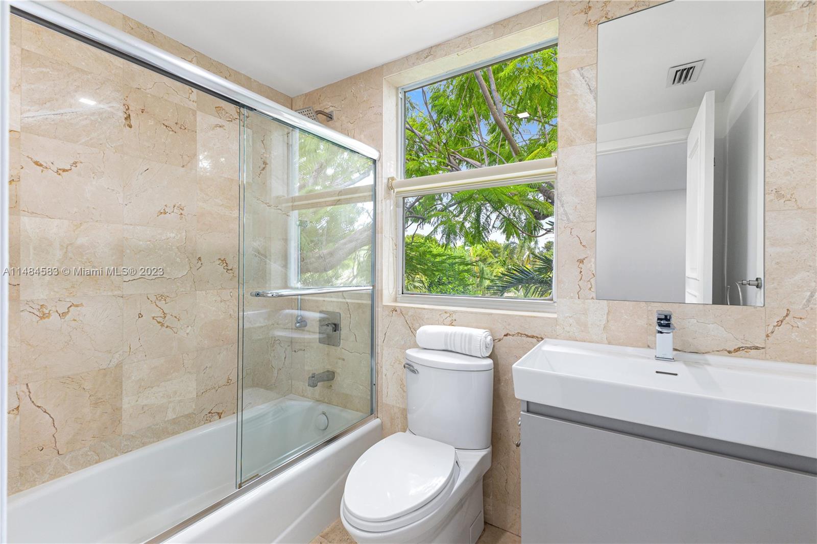 TROPICAL ISLE HOMES SUB 3 - Residential