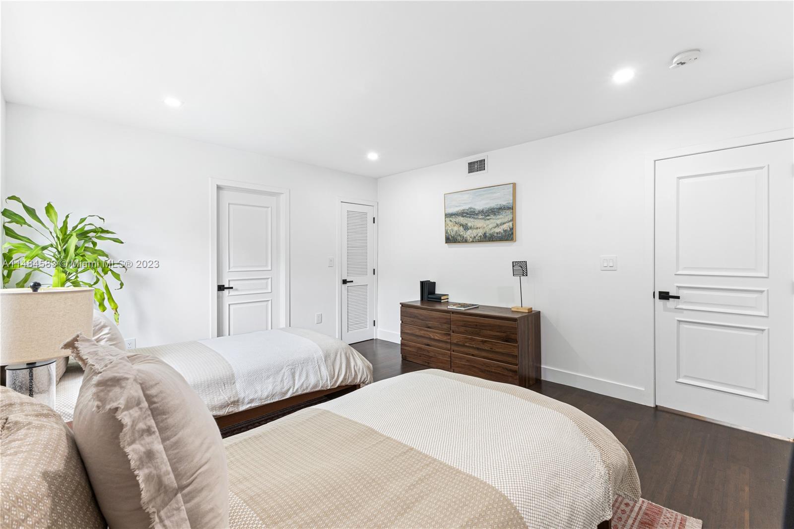 TROPICAL ISLE HOMES SUB 3 - Residential