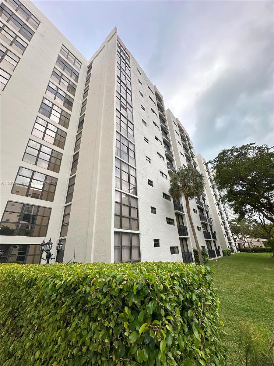 PLAZA OF AMERICAS CONDO P - Residential