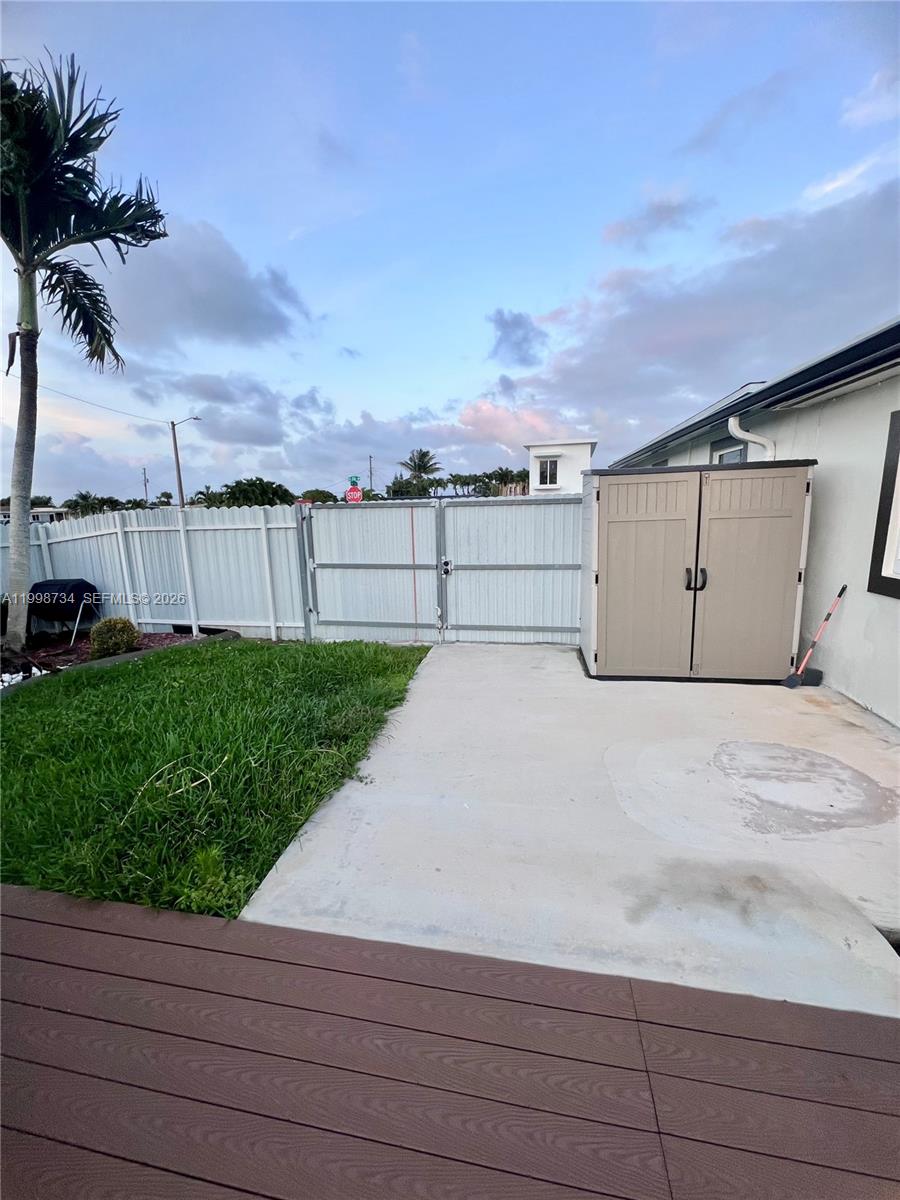 WESTWOOD LAKE 4TH ADDN - Residential