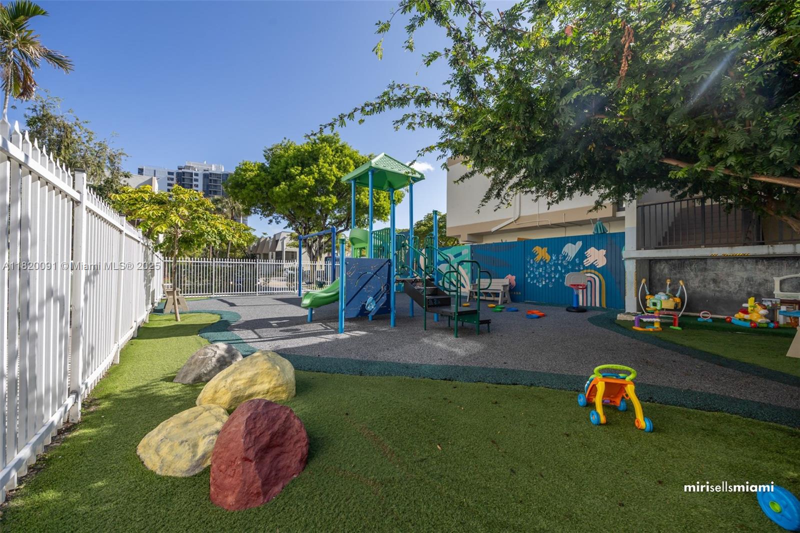 VILLA DORADA CONDO NO 2 - Residential