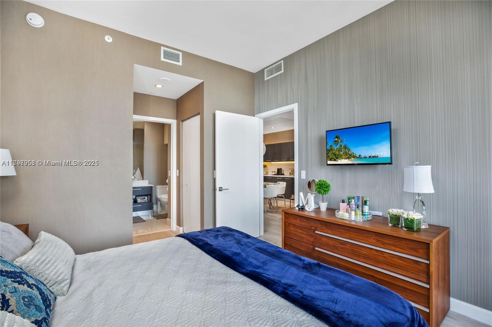 BRICKELL HEIGHTS EAST CON - Residential Lease