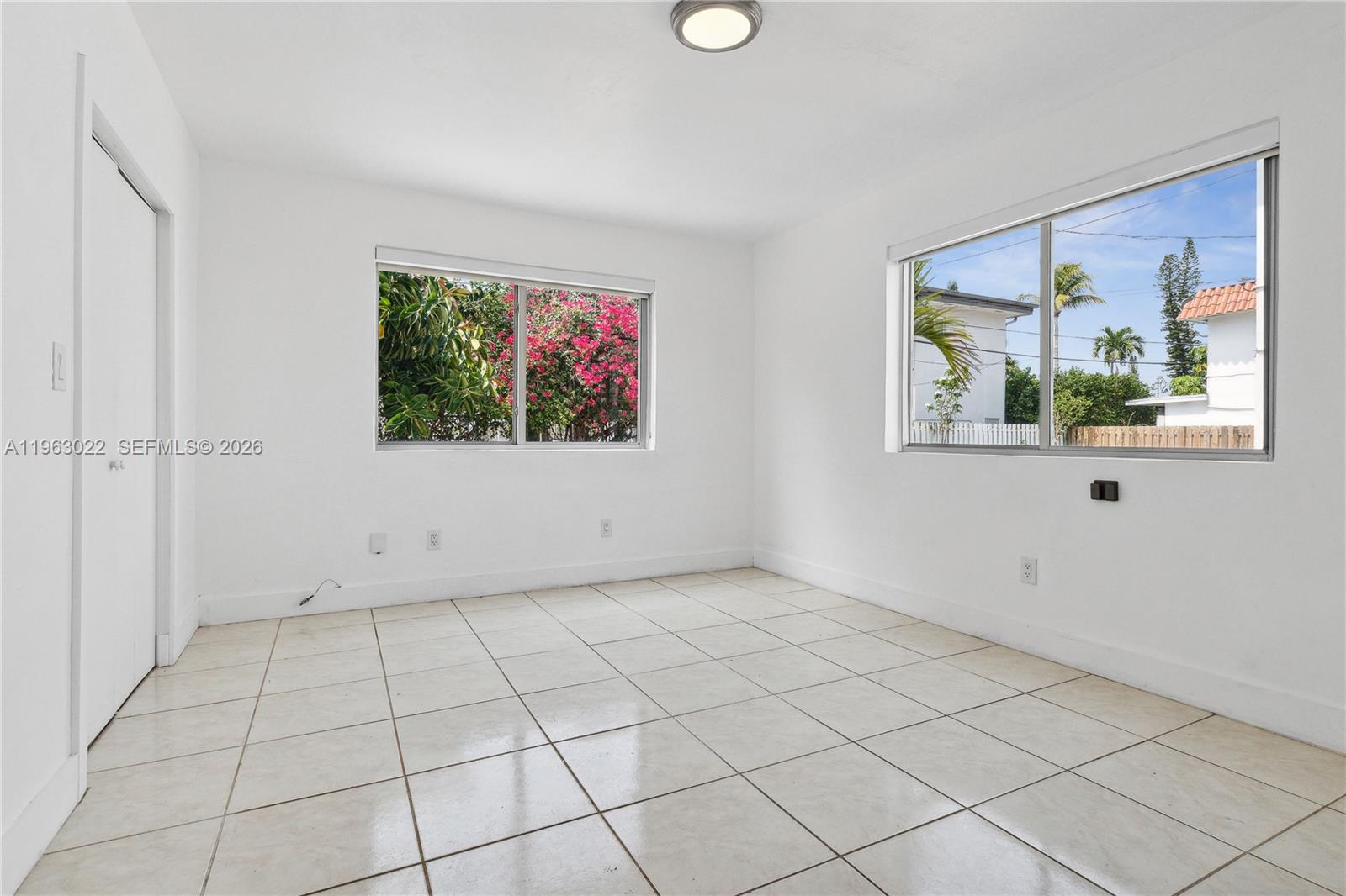 BISCAYNE BCH SUB - Residential Lease