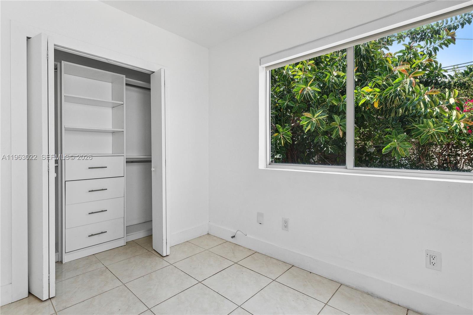 BISCAYNE BCH SUB - Residential Lease