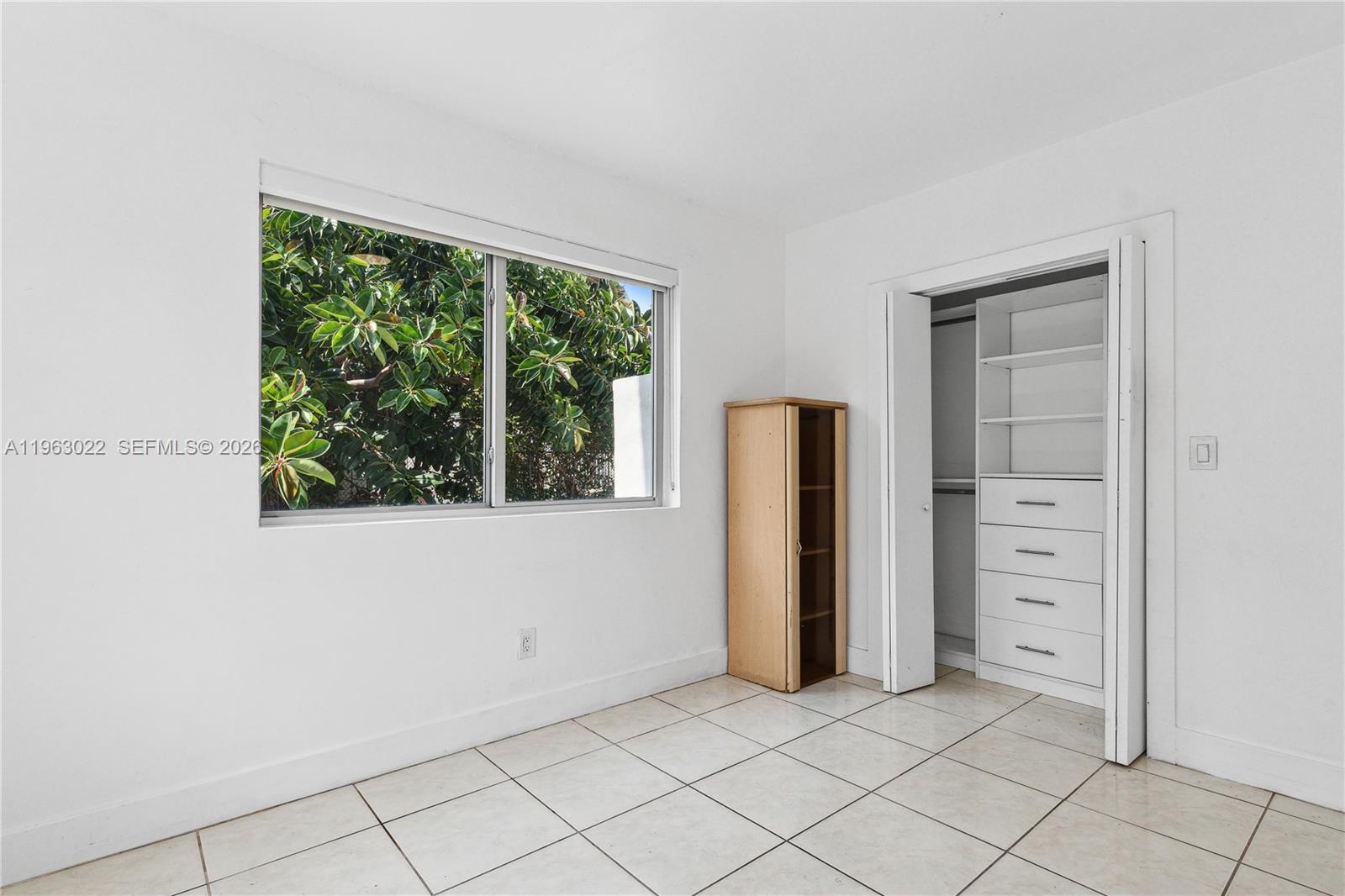 BISCAYNE BCH SUB - Residential Lease