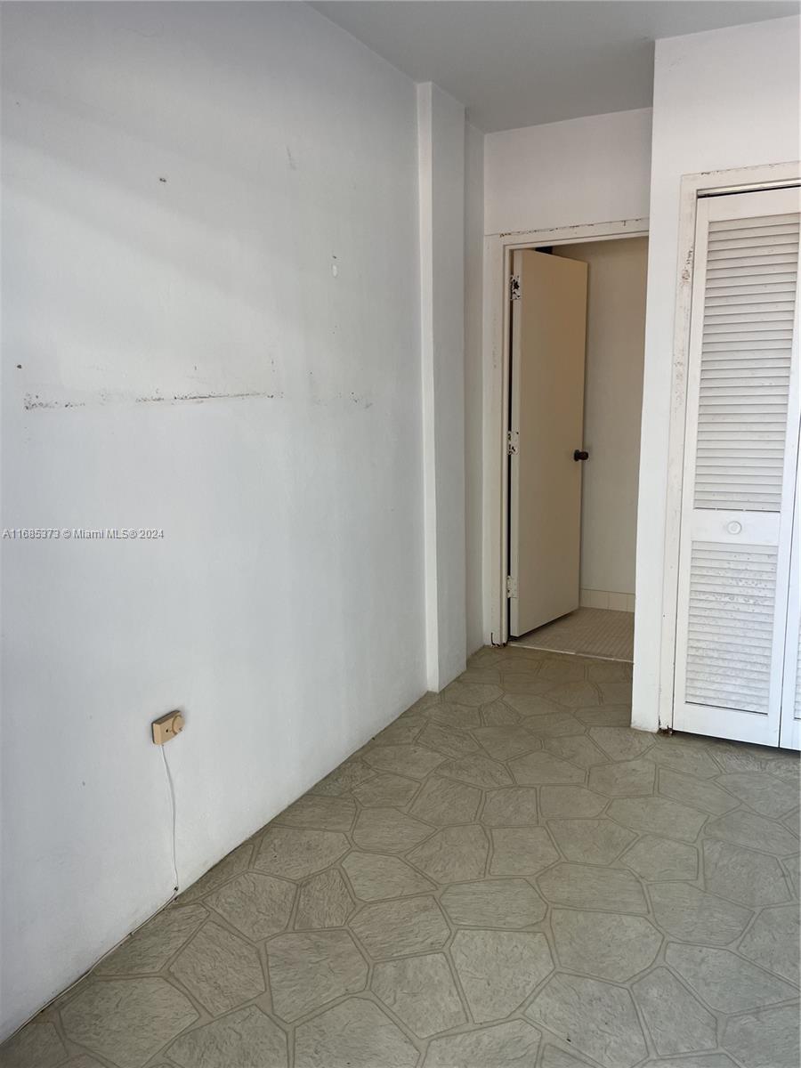 9801 Collins Ave CAB10