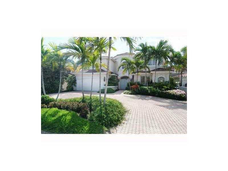 Beautiful 7 bed/7.5 bath 2-story gated courtyard waterfront home. Built in 1990 on 9,848sf lot. Very bright, spacious & open, 20' high ceilings, 6,338sf, lots of windows, separate guest room w/private entrance & incredible views of Biscayne waterway/Muss park. Double door entry, marble flrs, large kitchen granite counters w/attached butlers pantry, large living, dining & formal areas & built-in bar area make this home ideal for entertaining. Pool/ Jacuzzi overlook a lushly landscaped yard, Beach Mansion.