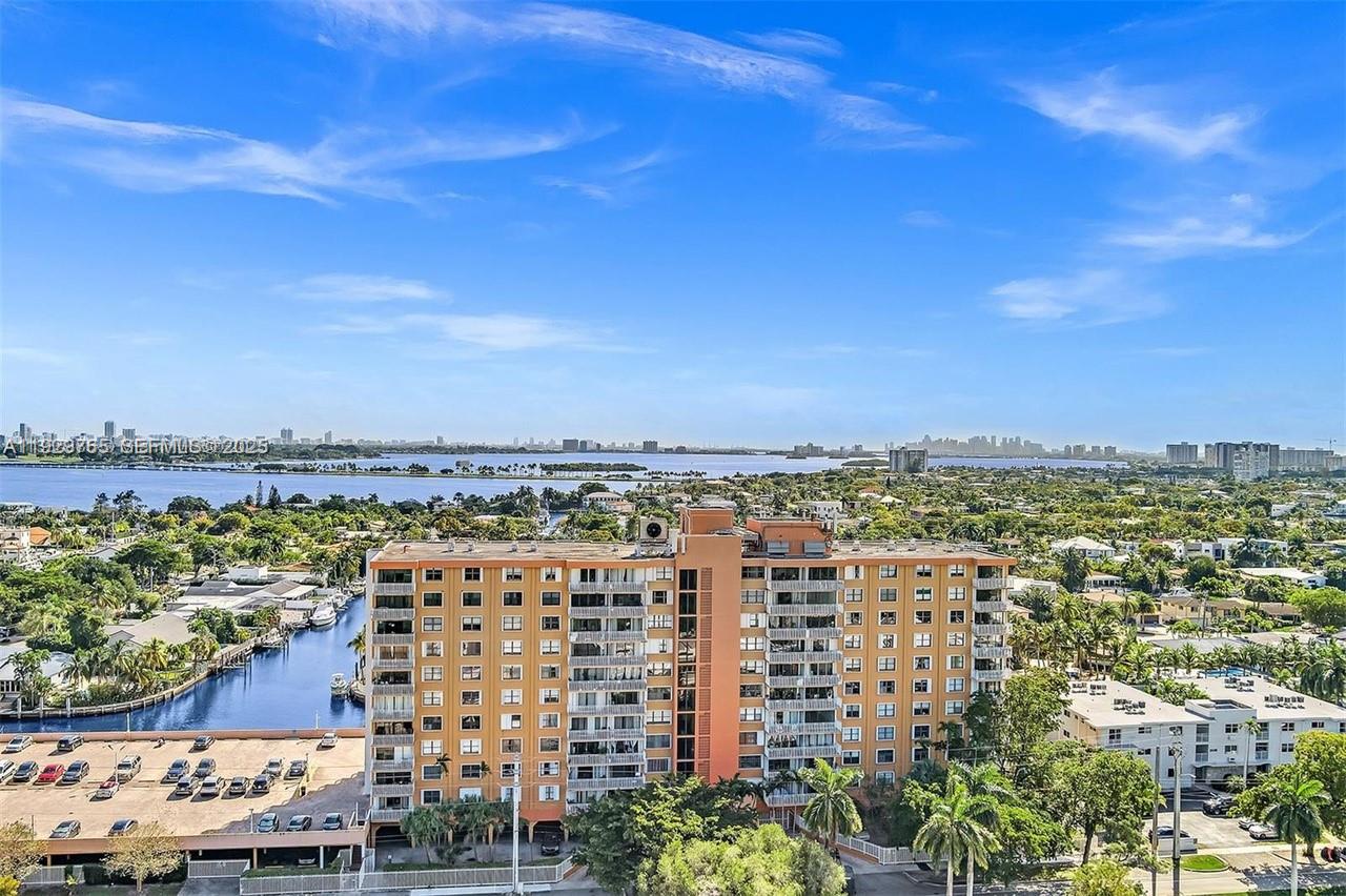 WATERSIDE TOWERS CONDO - Residential