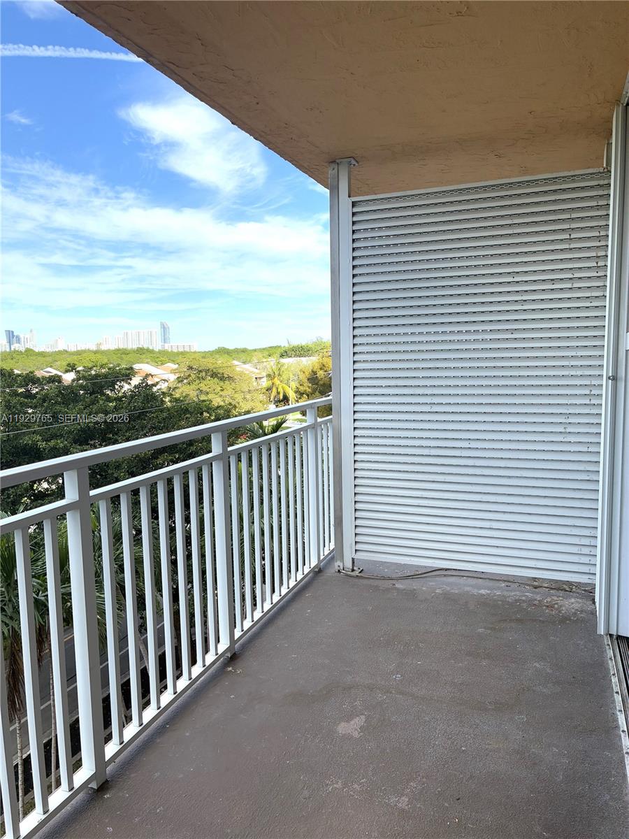 WATERSIDE TOWERS CONDO - Residential