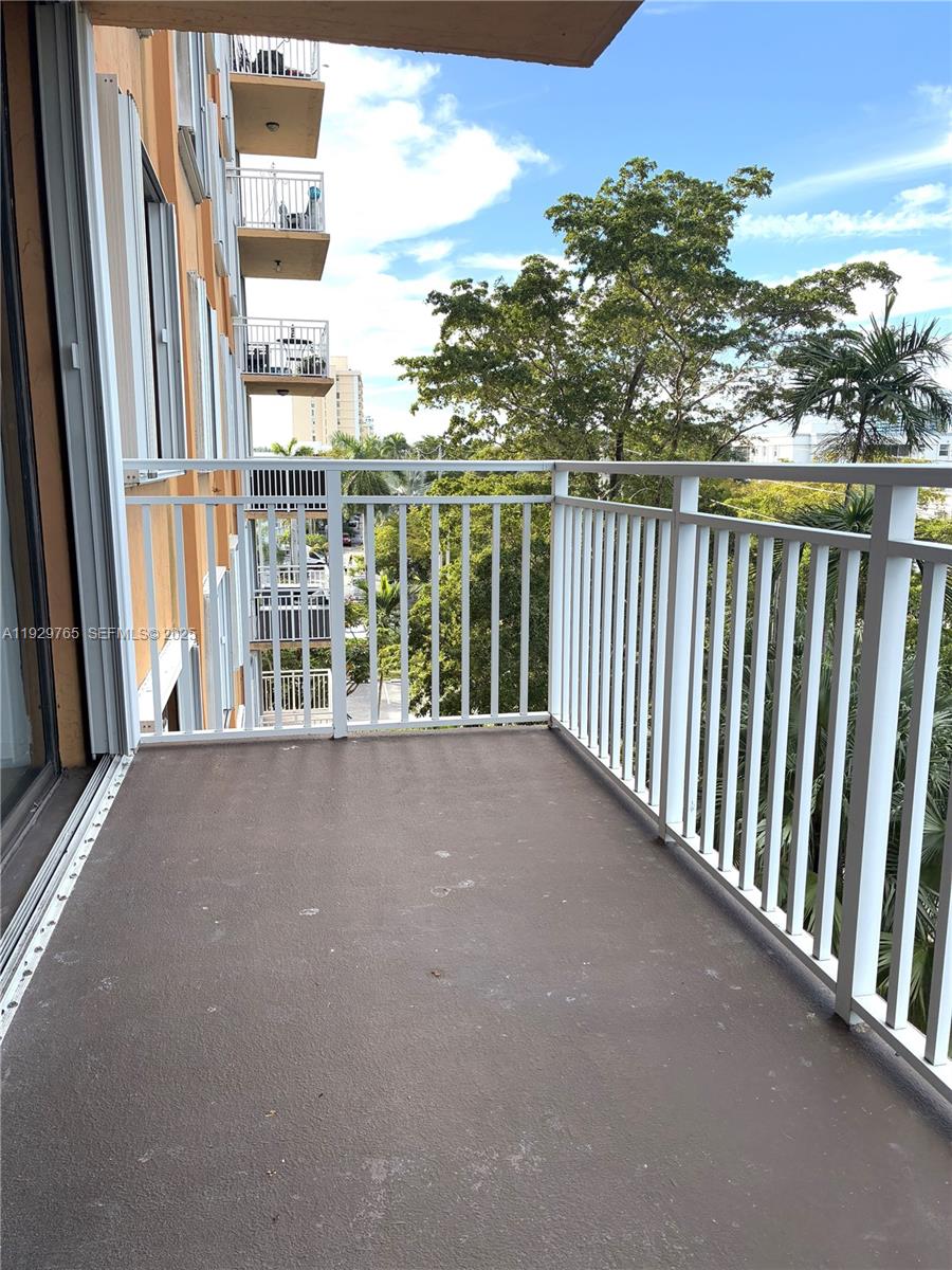 WATERSIDE TOWERS CONDO - Residential