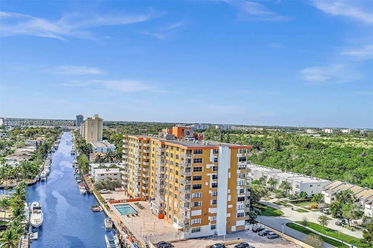 WATERSIDE TOWERS CONDO - Residential