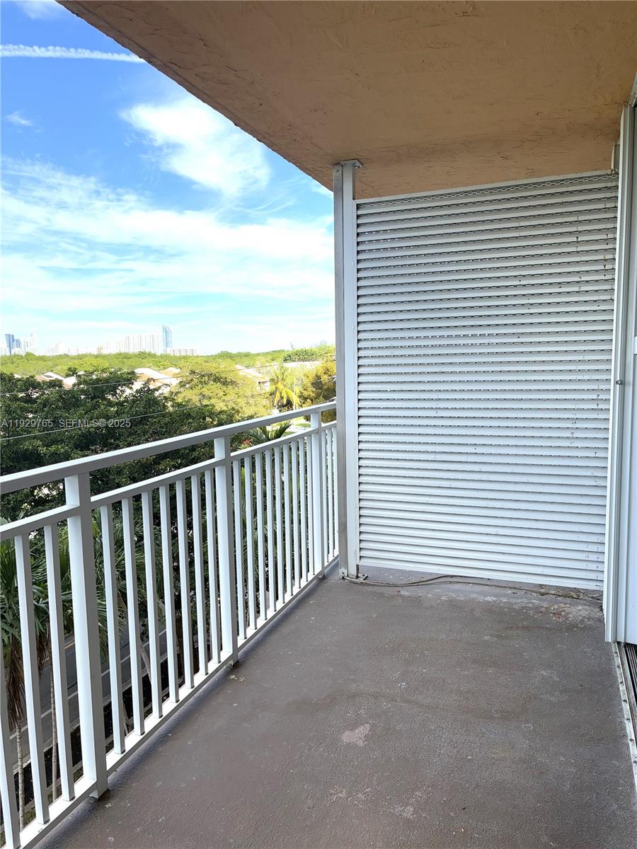 WATERSIDE TOWERS CONDO - Residential