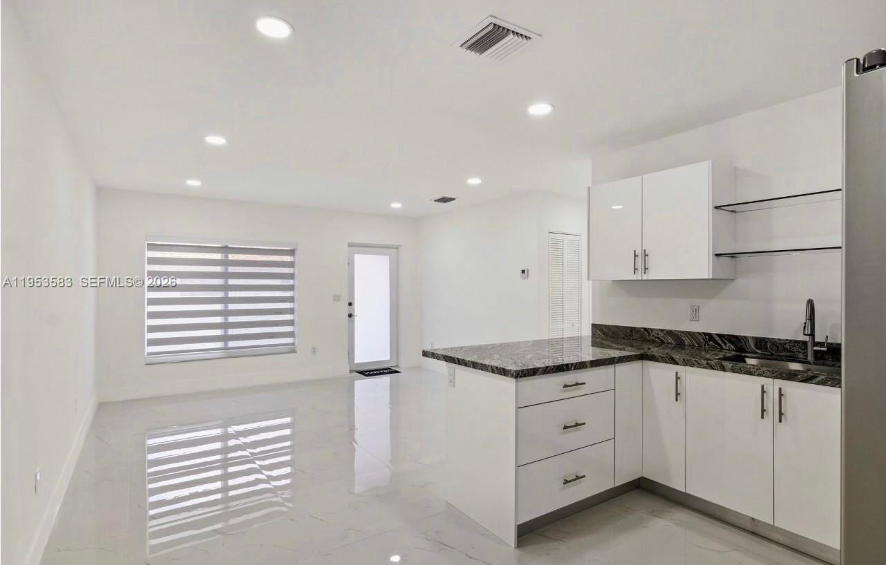 CAROLINA HEIGHTS - Residential Income