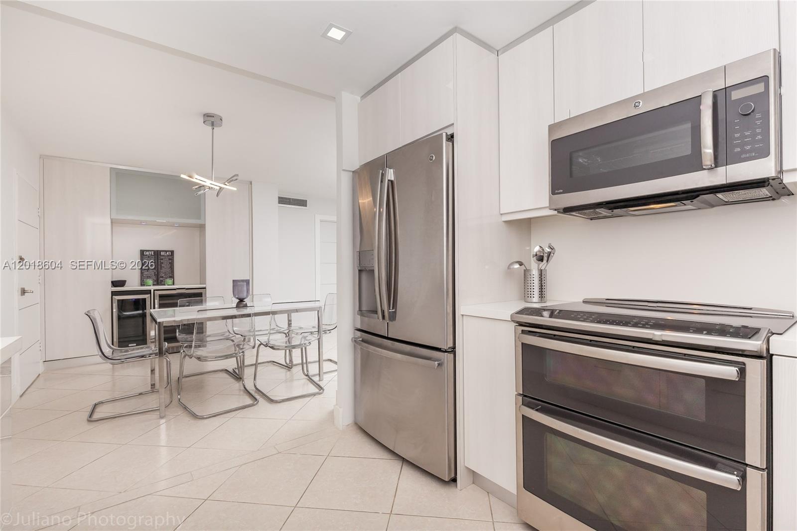 5555 Collins Ave 9U