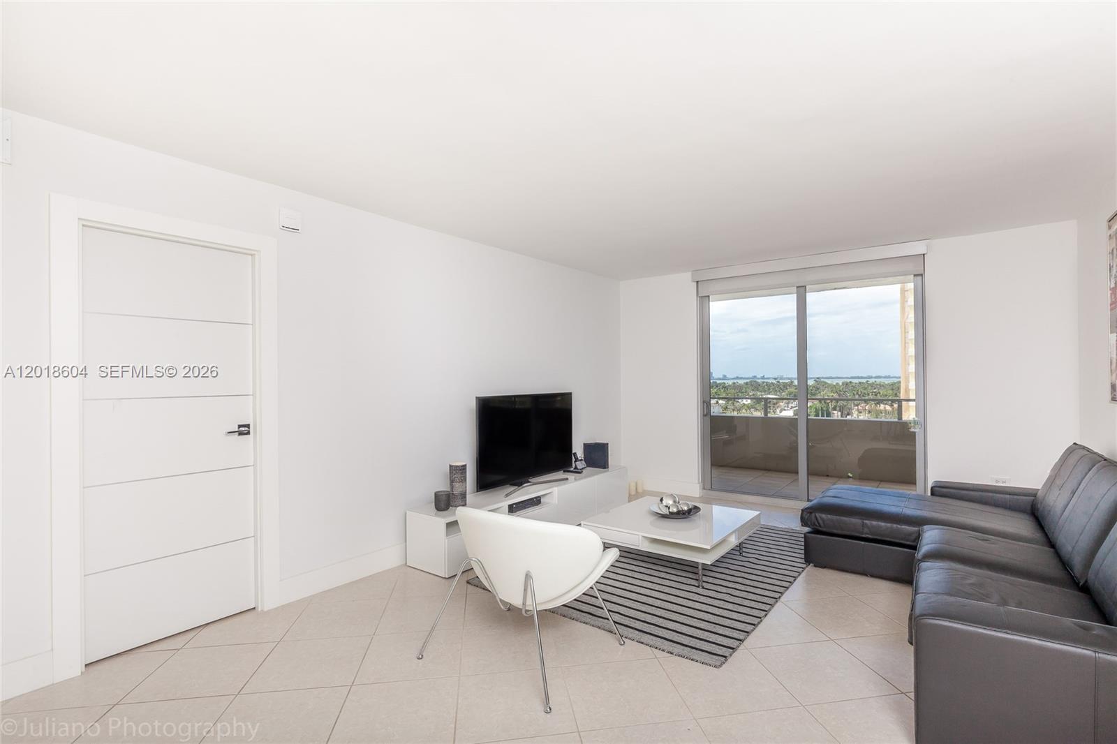 5555 Collins Ave 9U