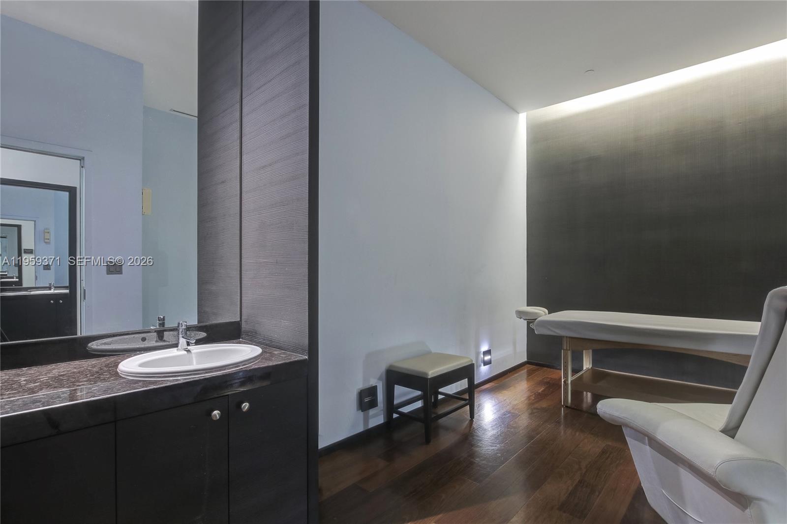 BEACH CLUB CONDO - Residential