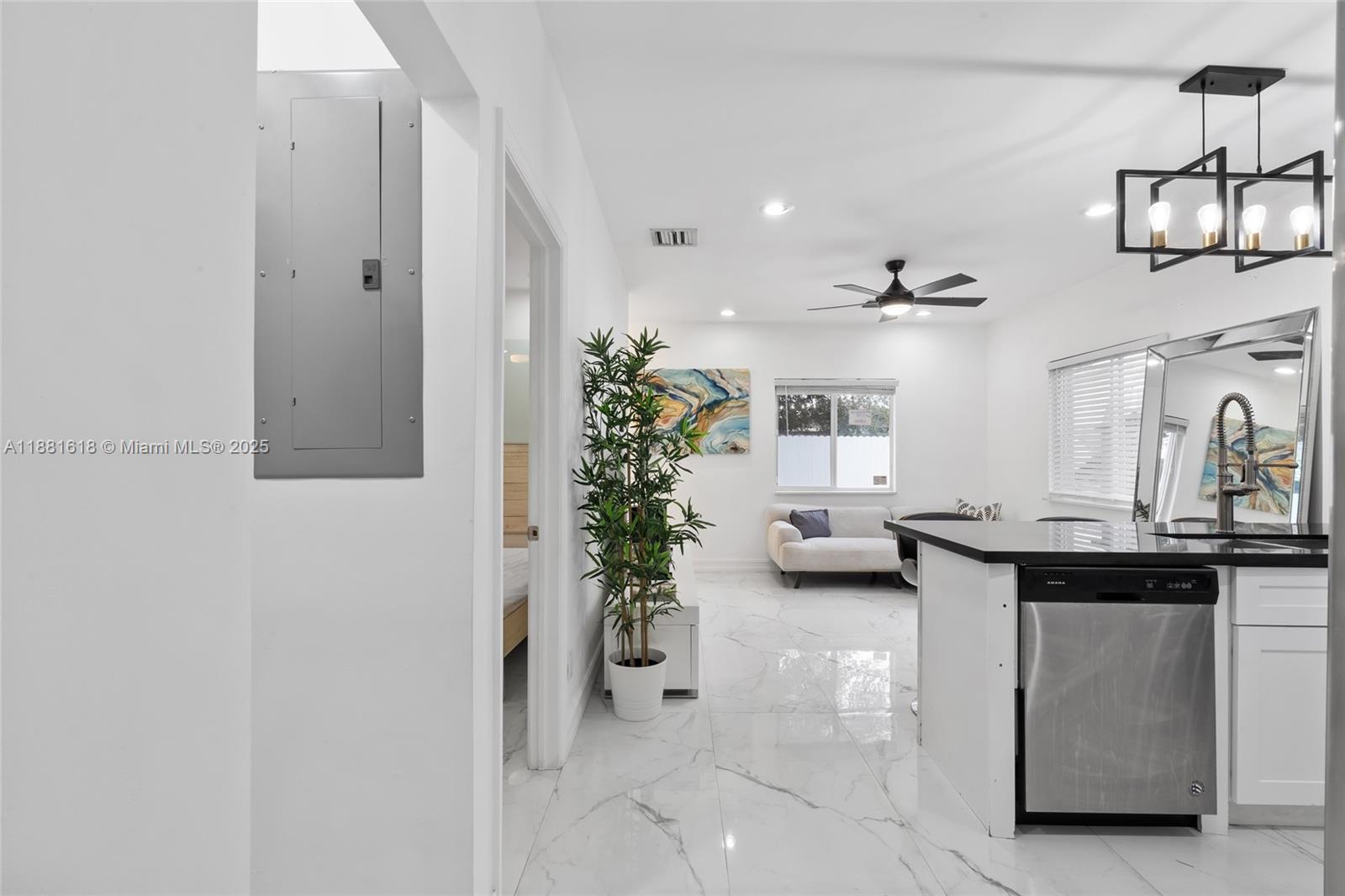 AIRLINE ESTATES - Residential Lease