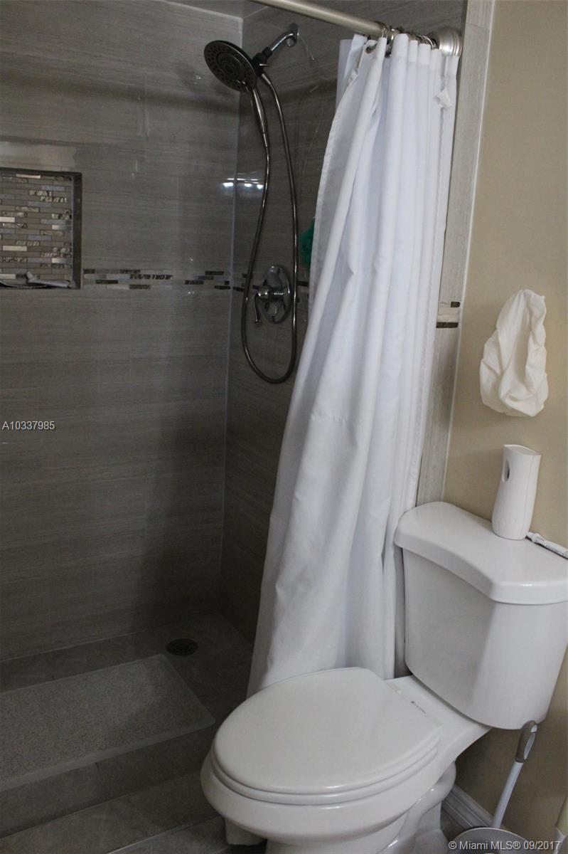 ROYAL OAKS CONDO - Residential Lease