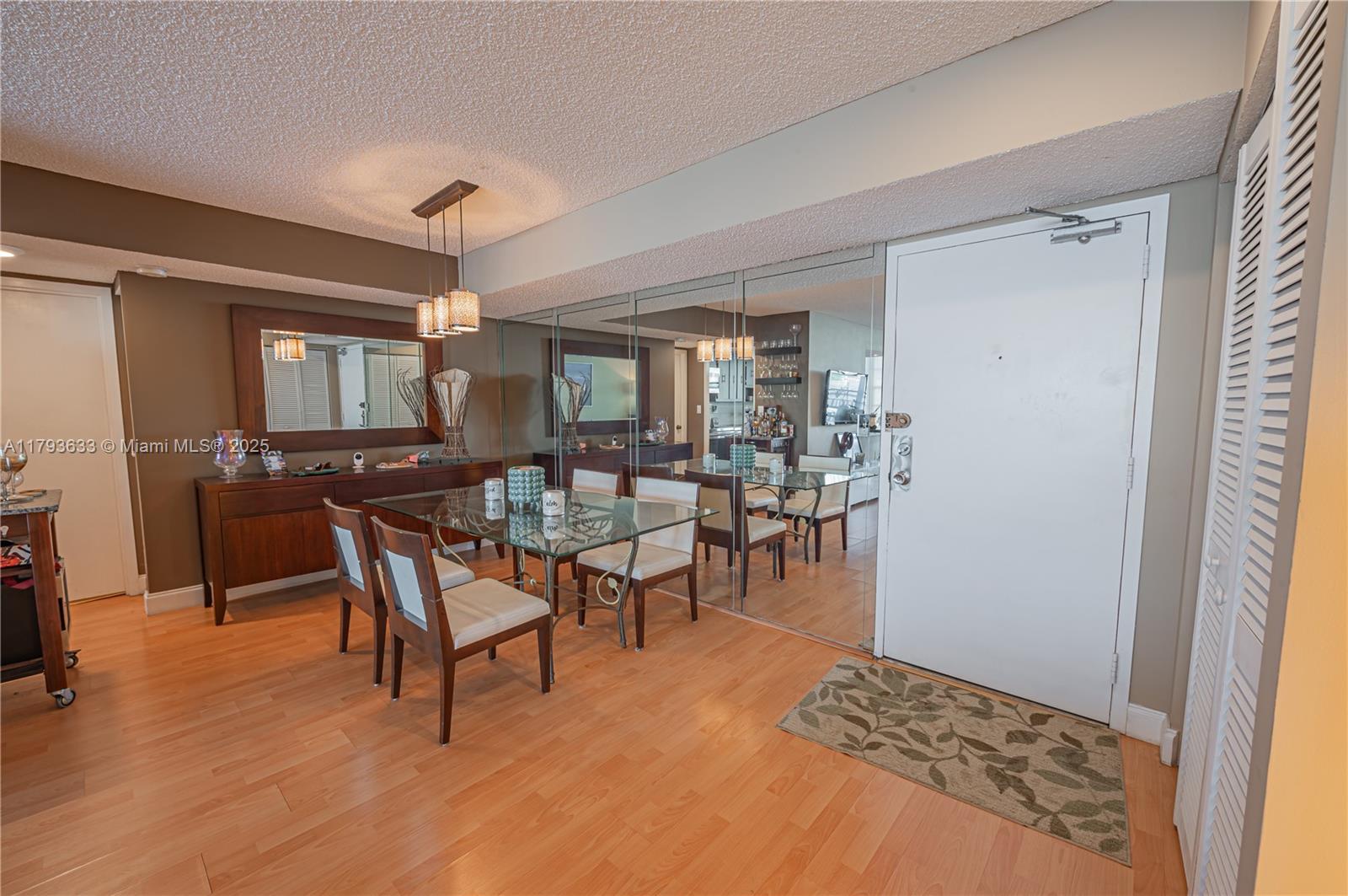 WINSTON TOWERS 500 CONDO - Residential