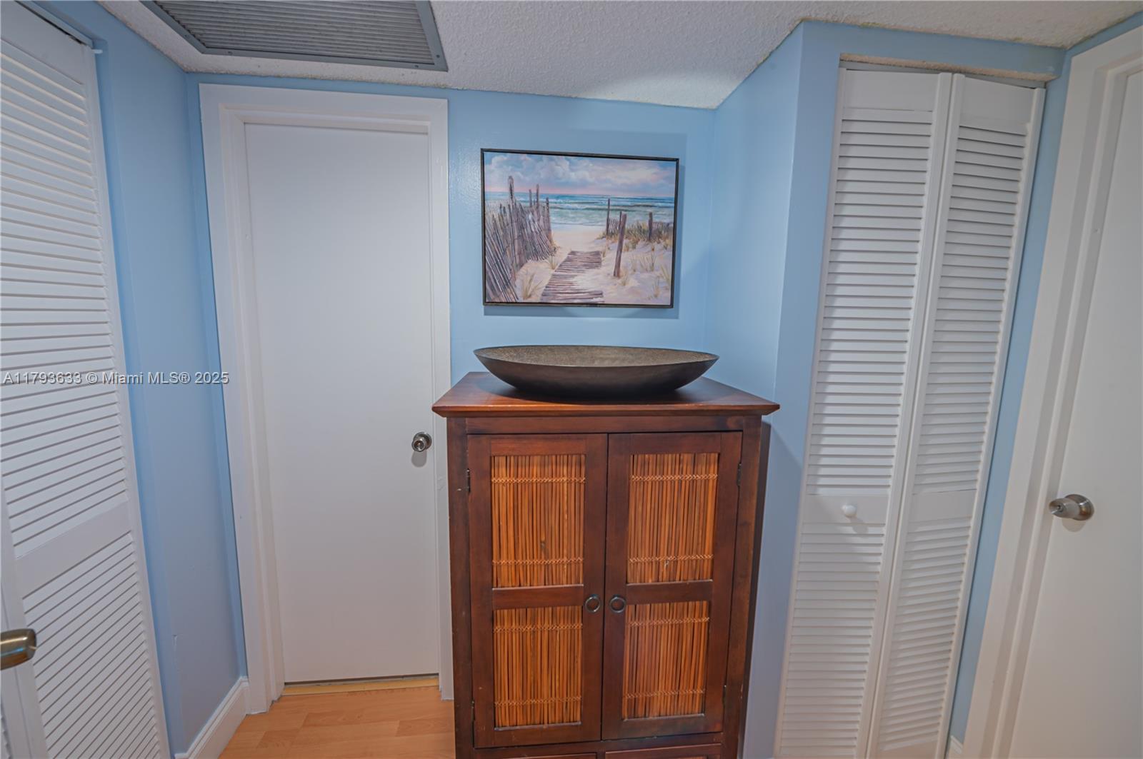 WINSTON TOWERS 500 CONDO - Residential