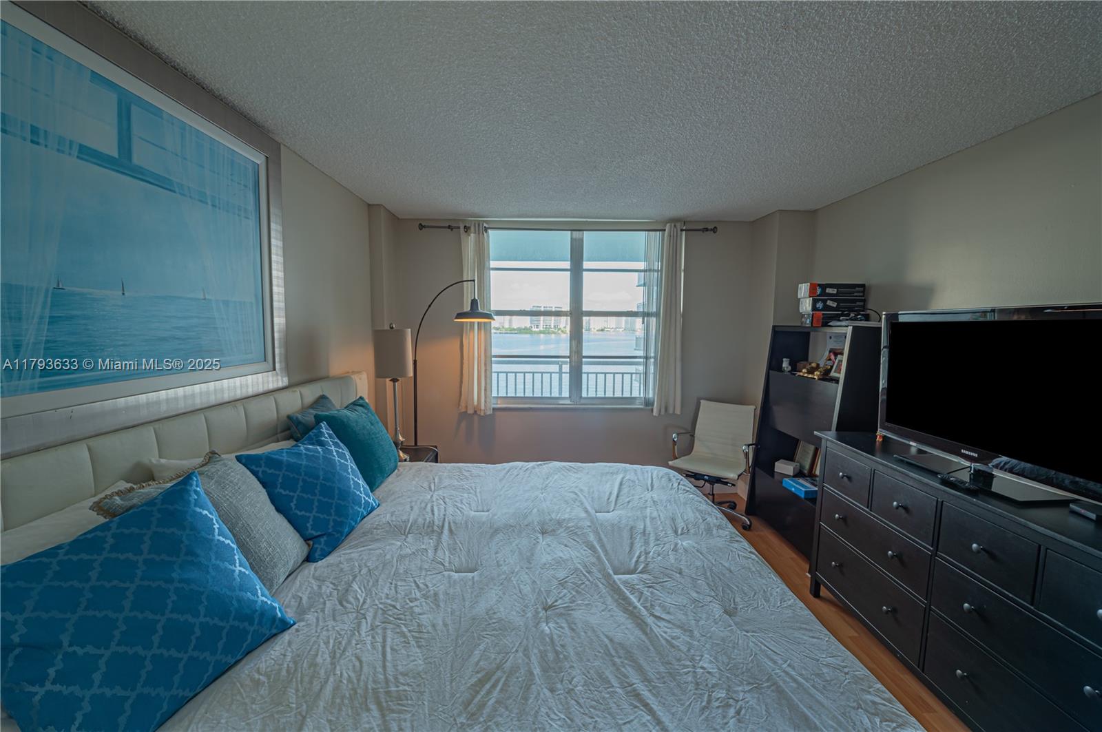 WINSTON TOWERS 500 CONDO - Residential