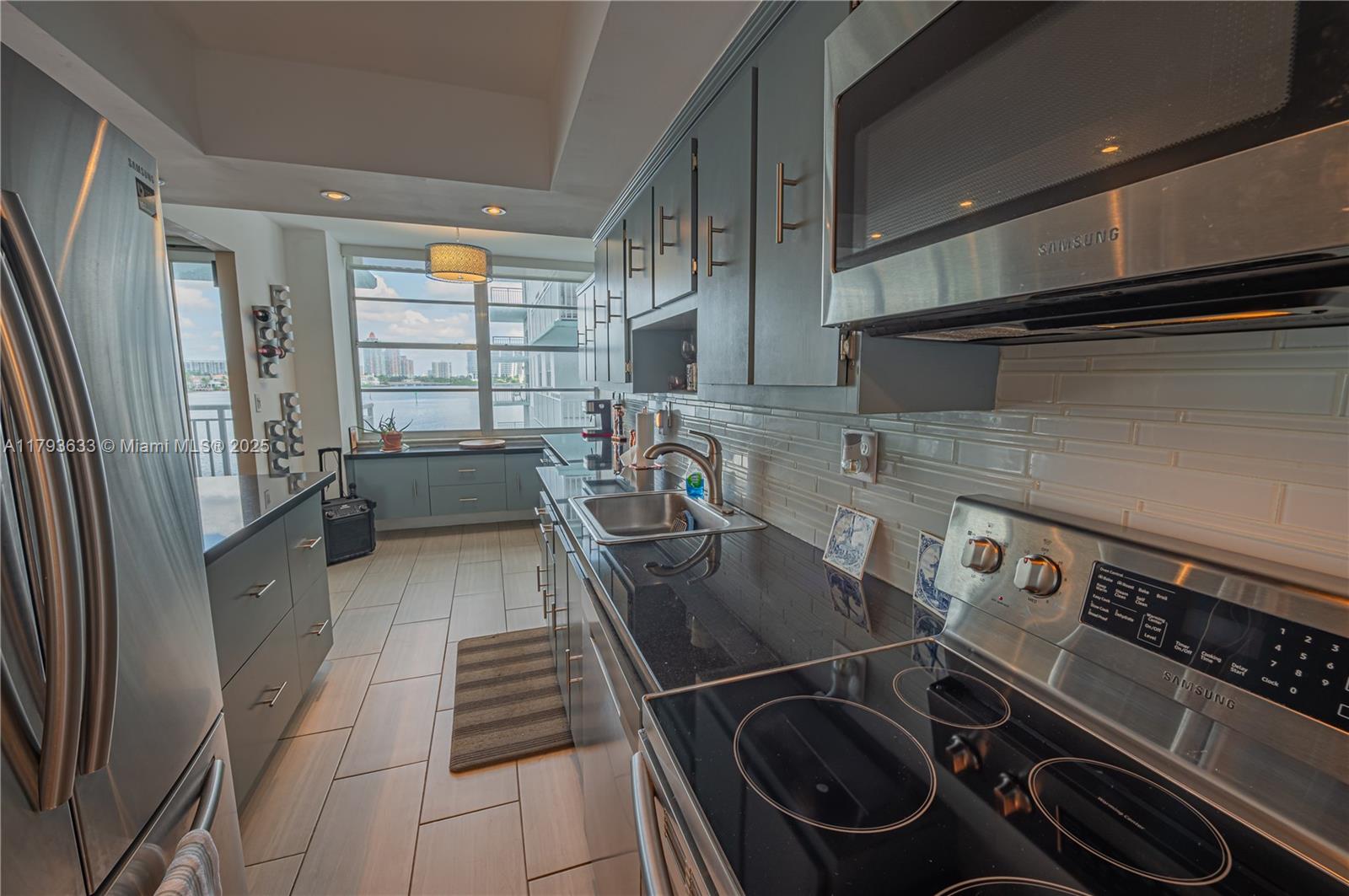 WINSTON TOWERS 500 CONDO - Residential