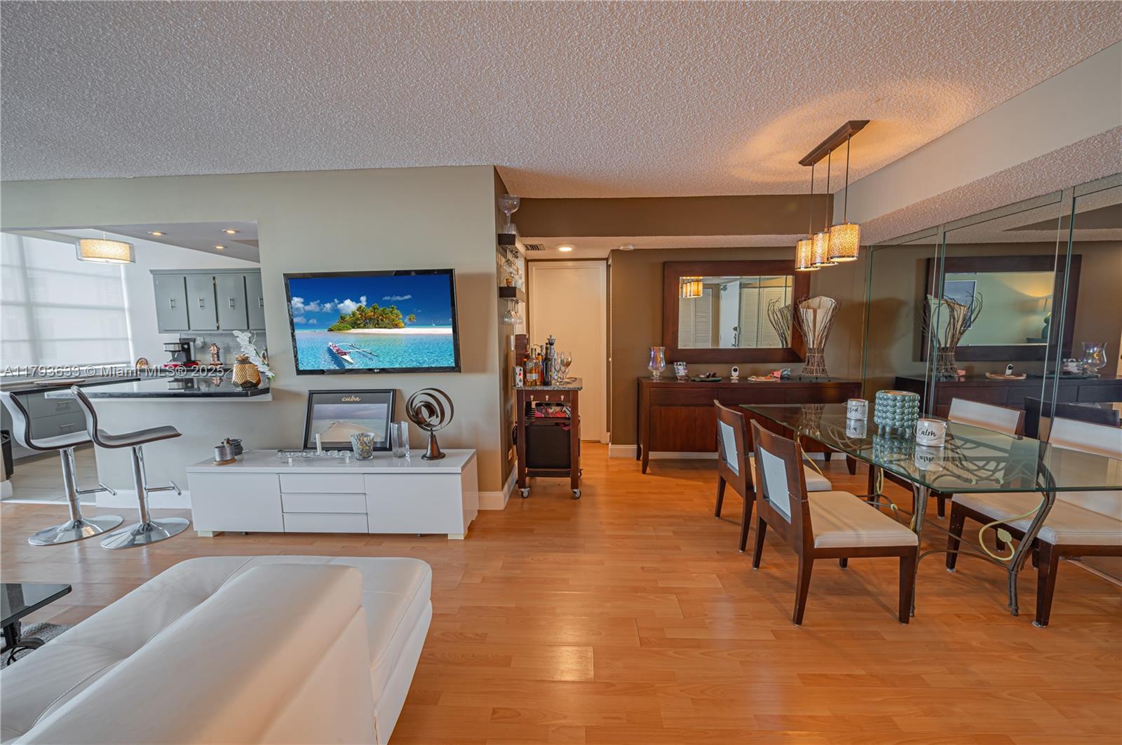 WINSTON TOWERS 500 CONDO - Residential