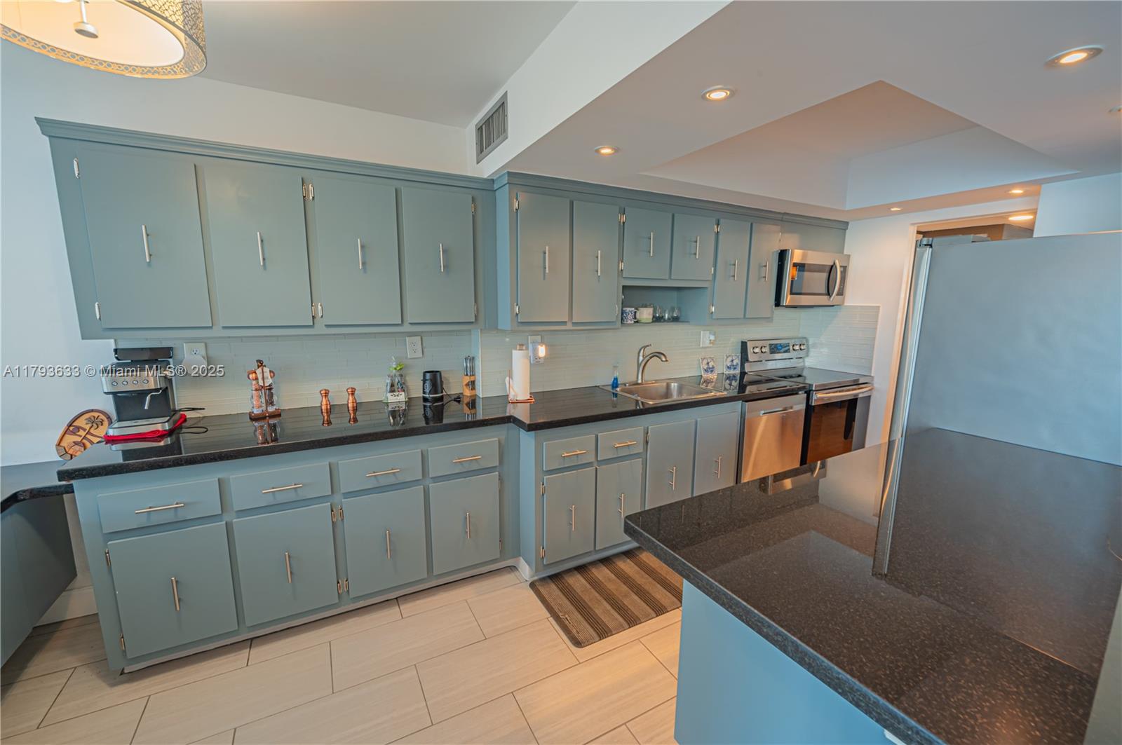 WINSTON TOWERS 500 CONDO - Residential