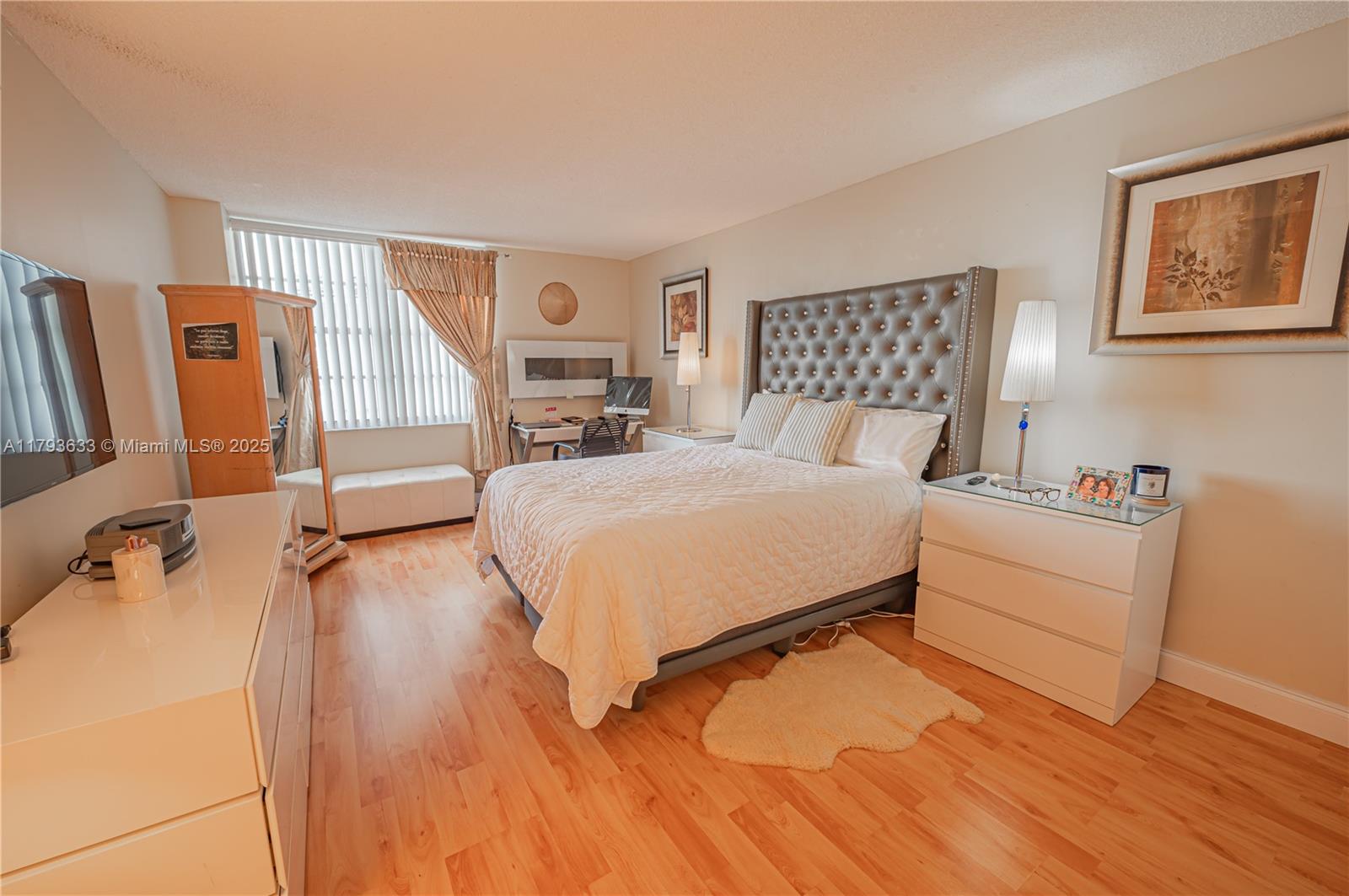 WINSTON TOWERS 500 CONDO - Residential