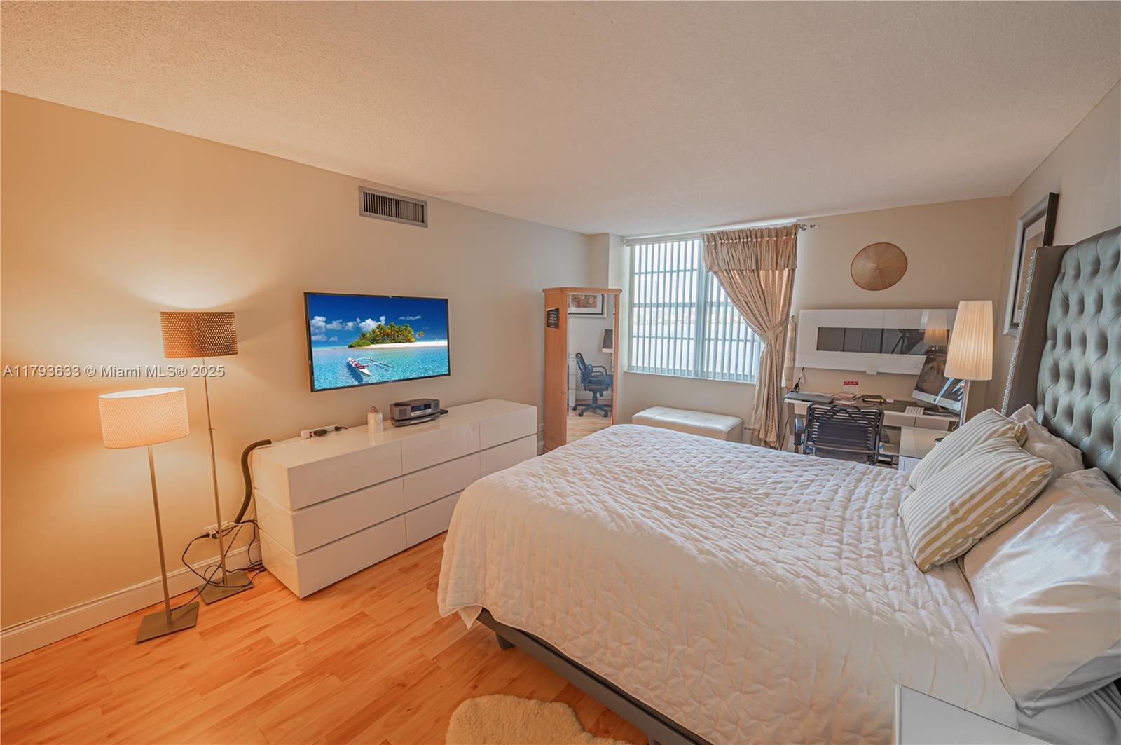 WINSTON TOWERS 500 CONDO - Residential