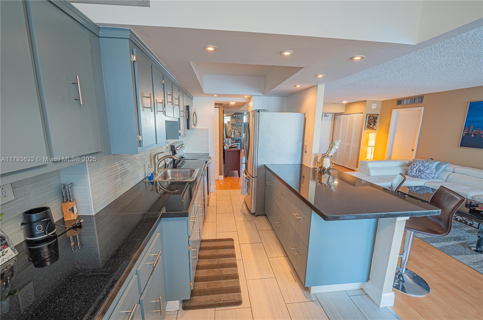 WINSTON TOWERS 500 CONDO - Residential