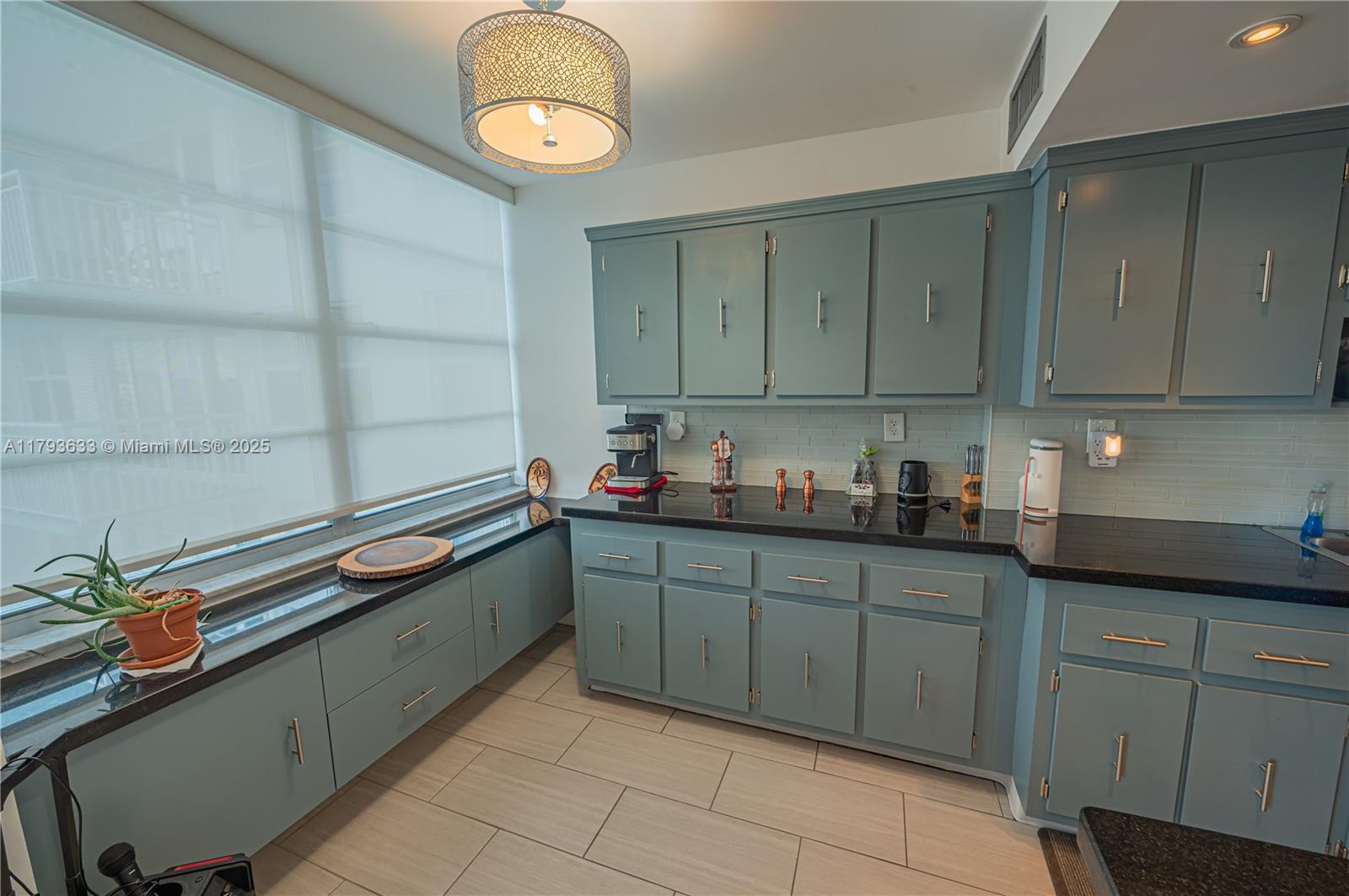 WINSTON TOWERS 500 CONDO - Residential