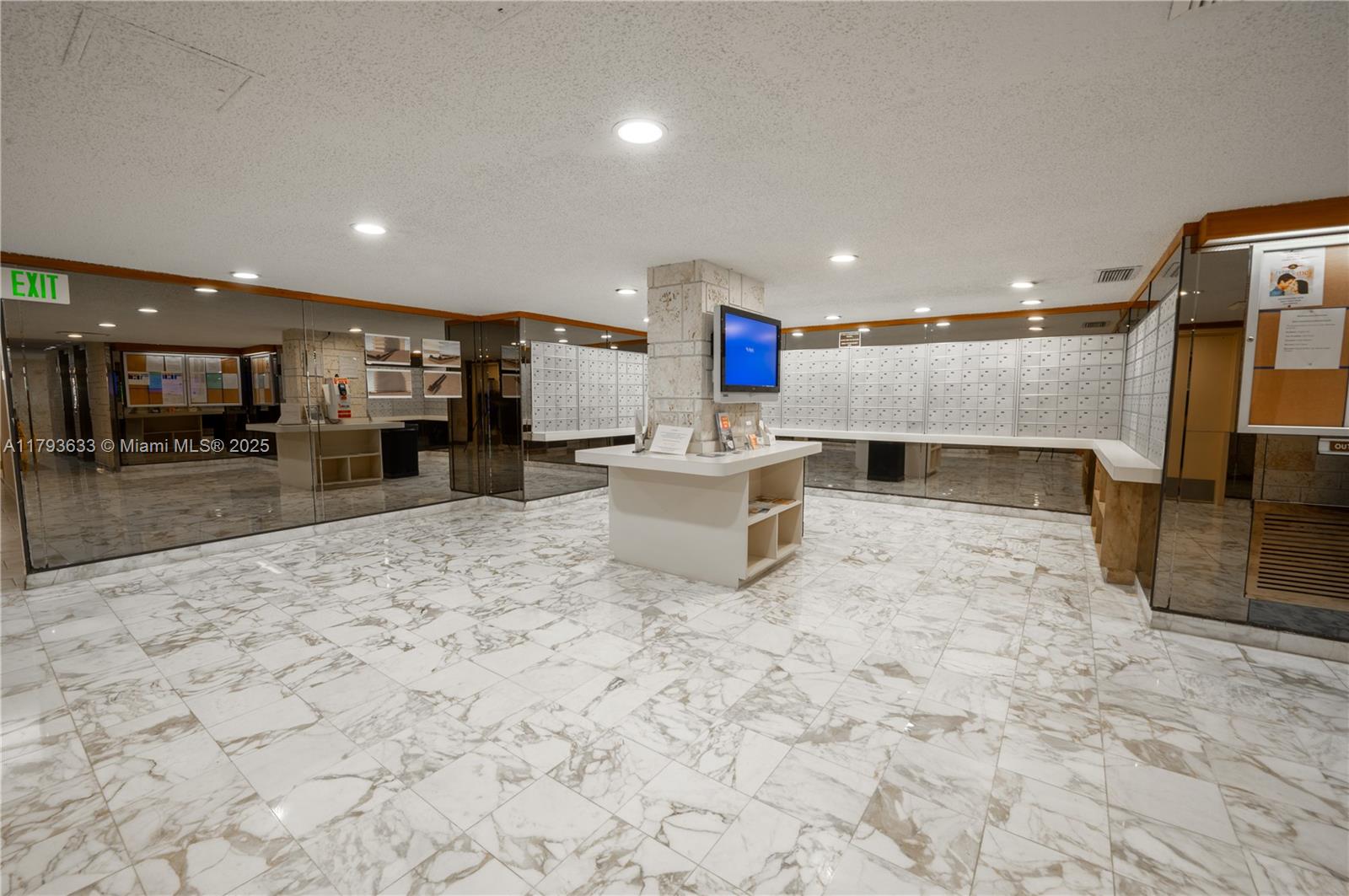 WINSTON TOWERS 500 CONDO - Residential