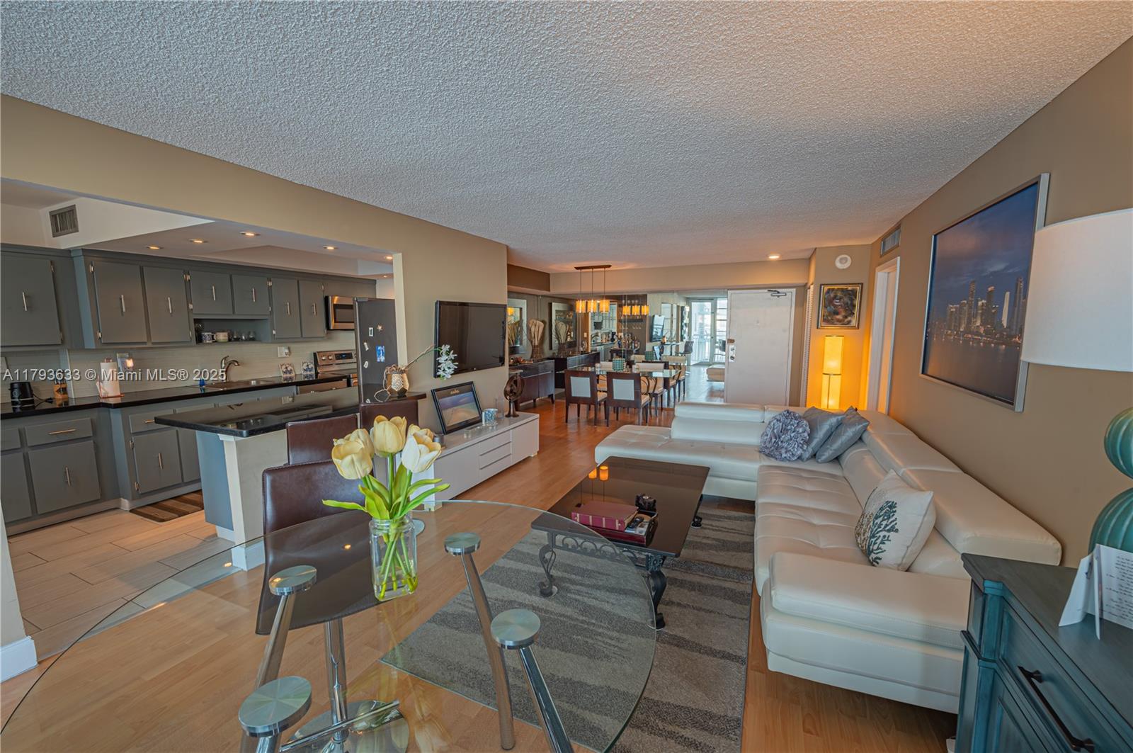 WINSTON TOWERS 500 CONDO - Residential