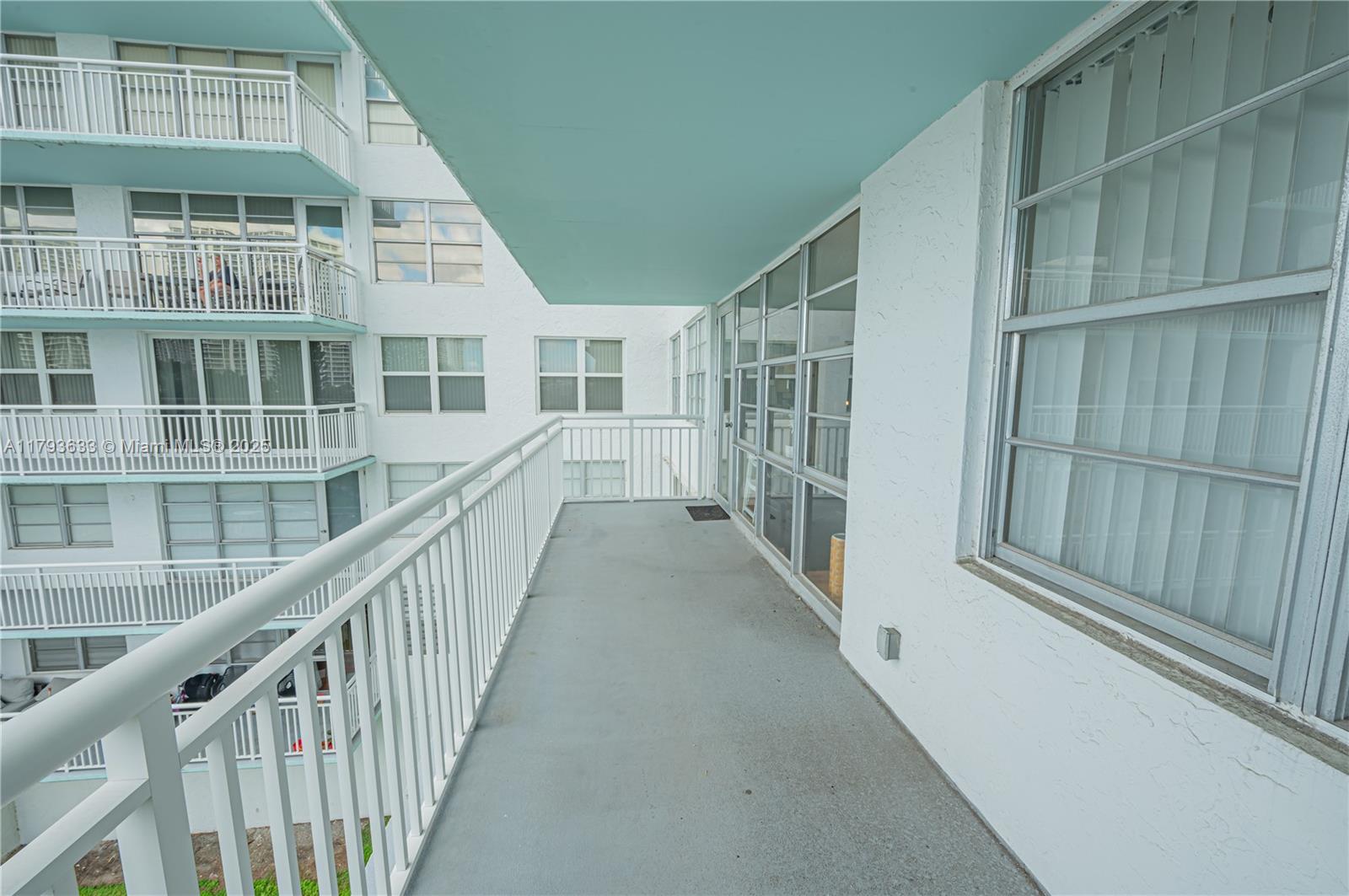 WINSTON TOWERS 500 CONDO - Residential