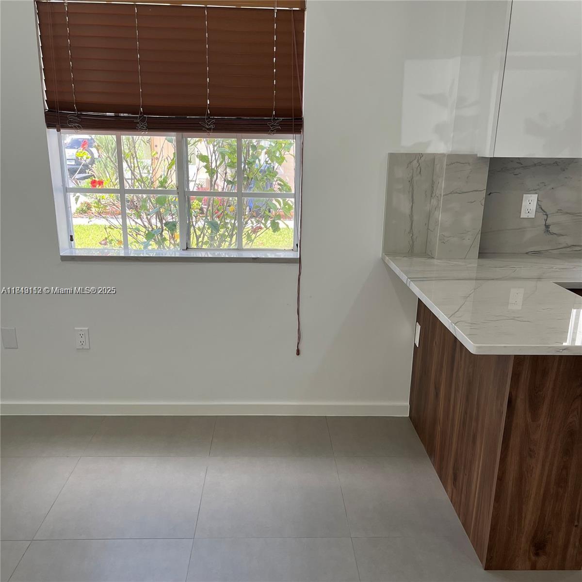 ROYALE POINT-TOWNVILLAS C - Residential Lease