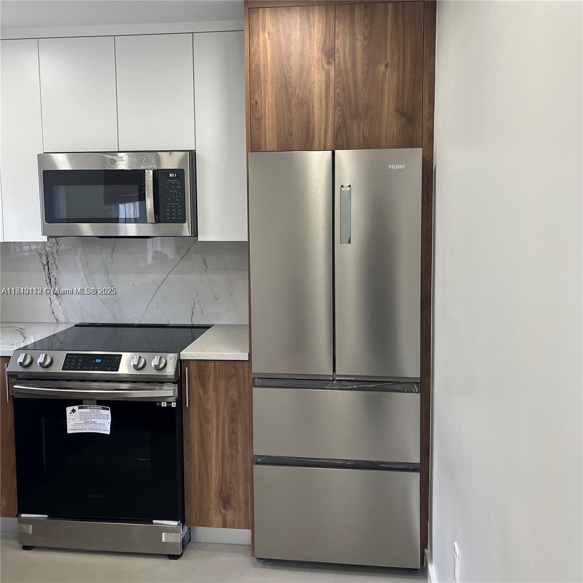 ROYALE POINT-TOWNVILLAS C - Residential Lease