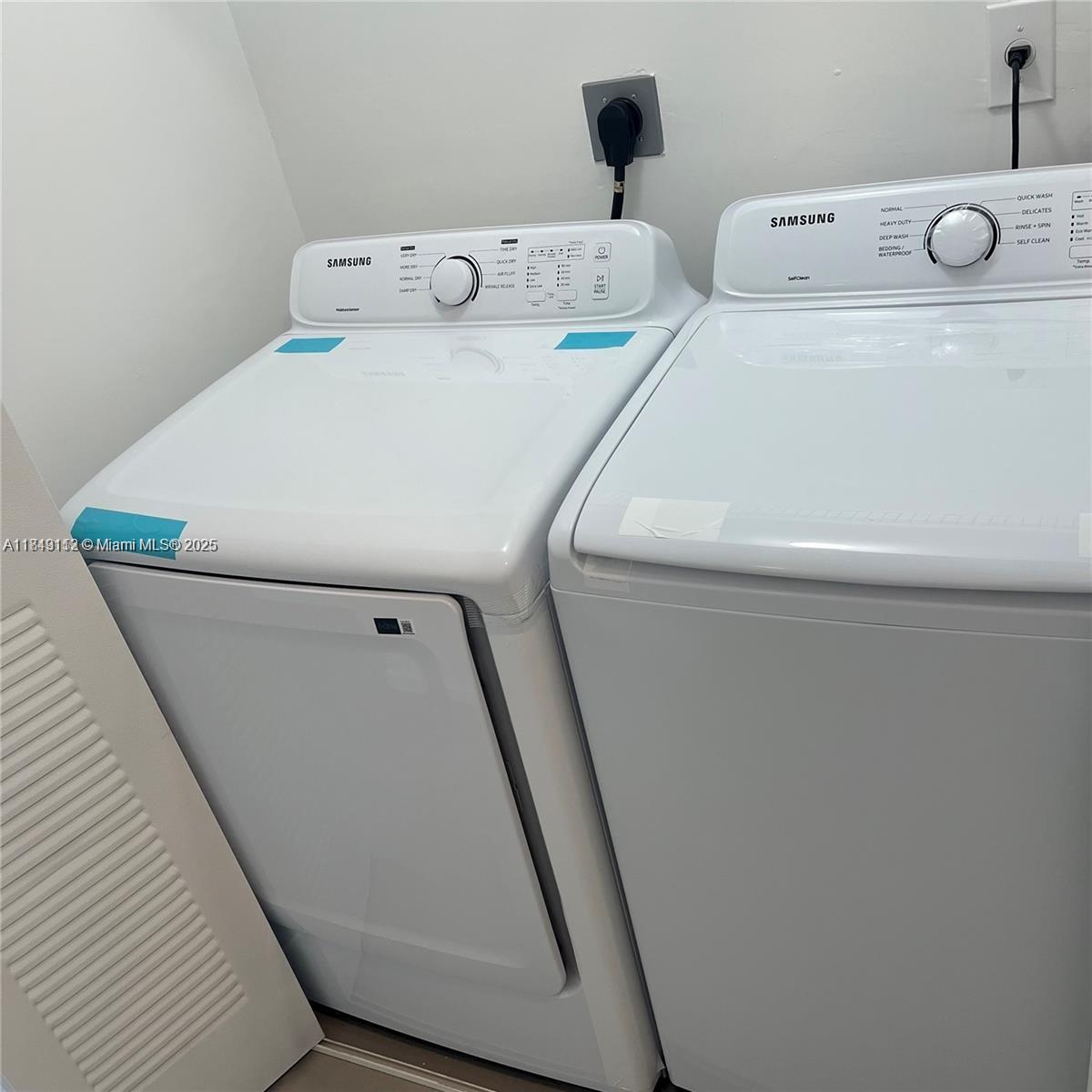 ROYALE POINT-TOWNVILLAS C - Residential Lease