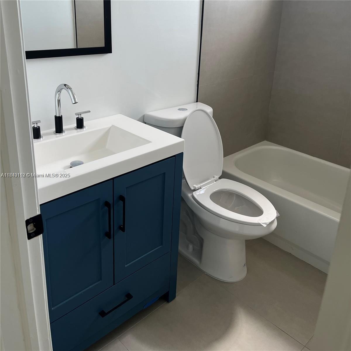 ROYALE POINT-TOWNVILLAS C - Residential Lease