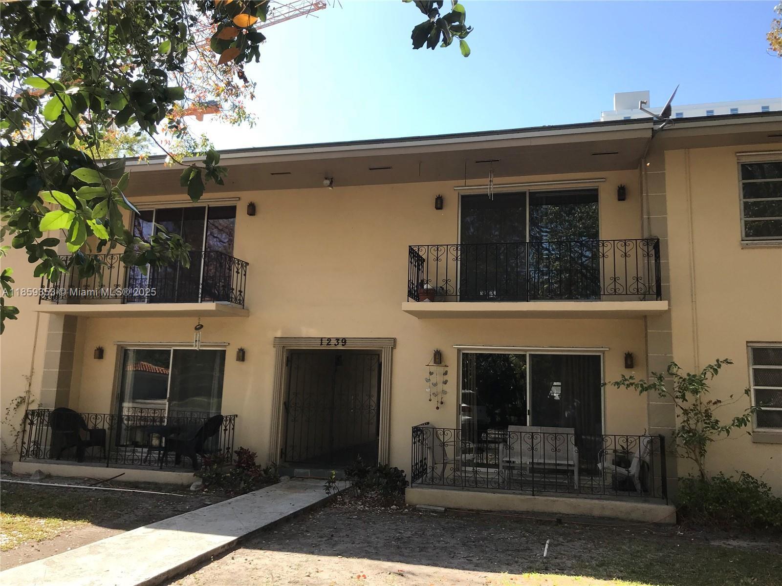 1239 Mariposa Ave 3