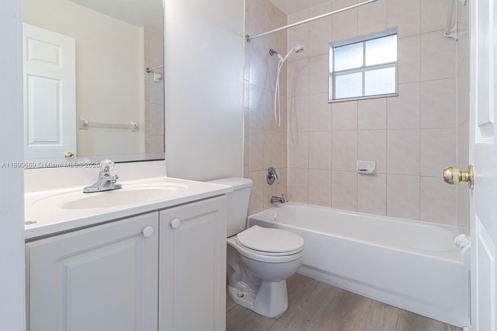 TOWN OF MODELO (DANIA) B- - Residential Lease