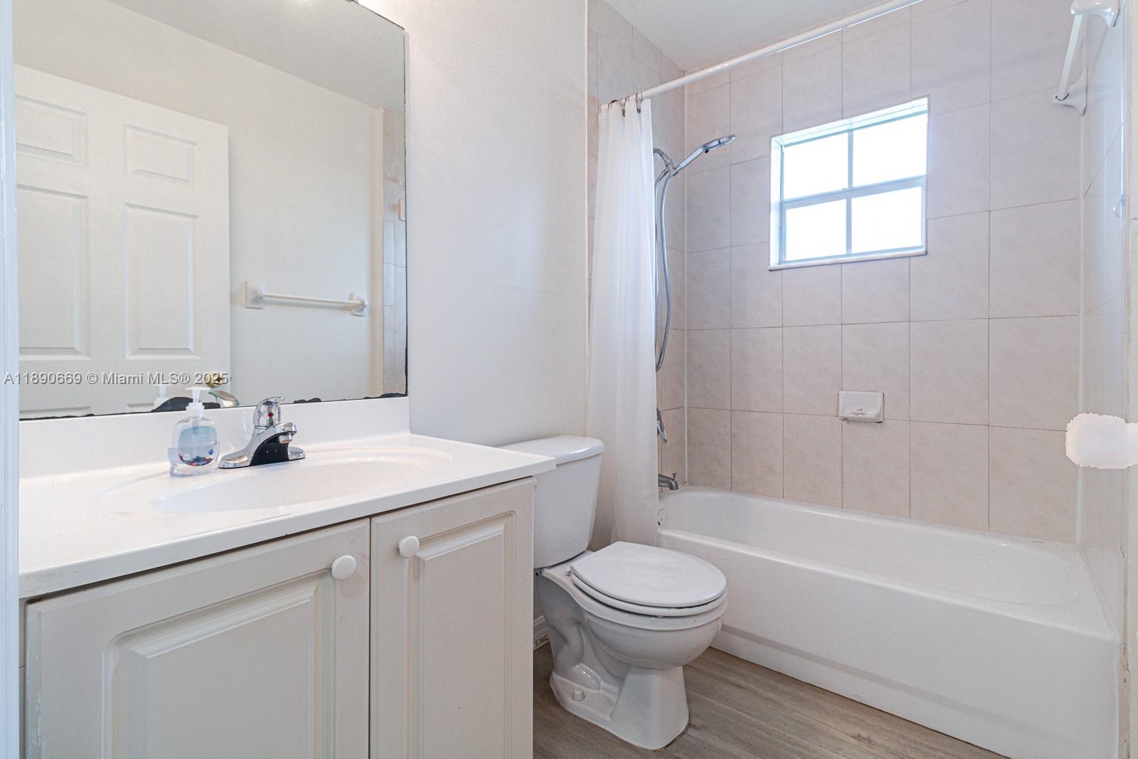 TOWN OF MODELO (DANIA) B- - Residential Lease